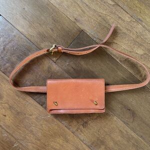 Madewell Women’s Leather  Belt Bag .
